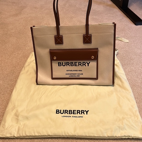 Burberry Medium Two-tone Canvas and Leather Freya Tote - Picture 6 of 14
